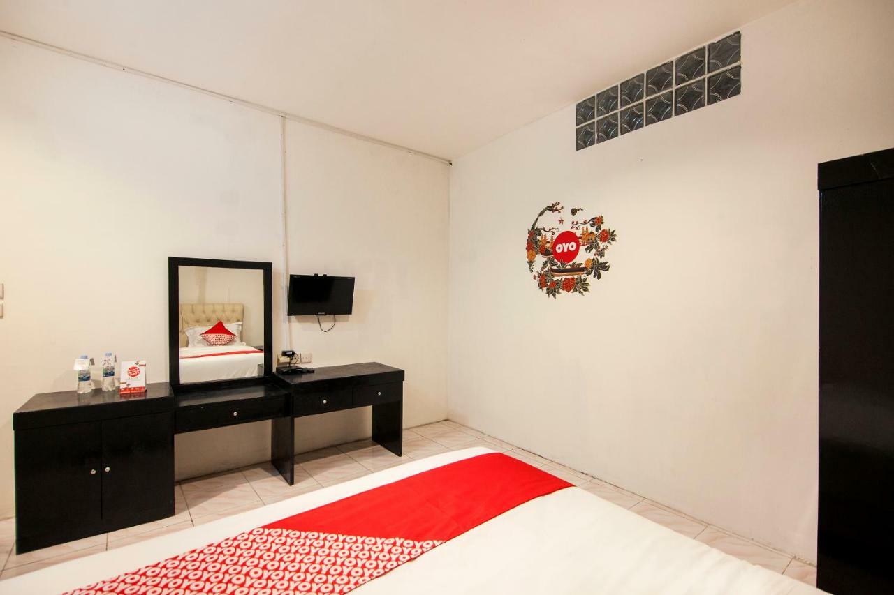 Oyo 529 Hotel Paninda Medan Exterior photo